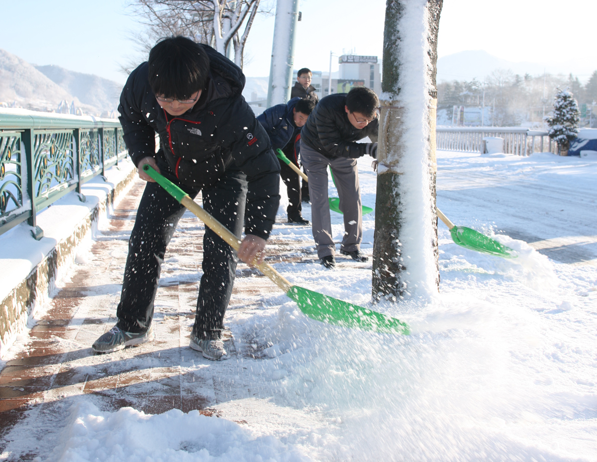 2012.12.06 무주군 공무원 제설작업