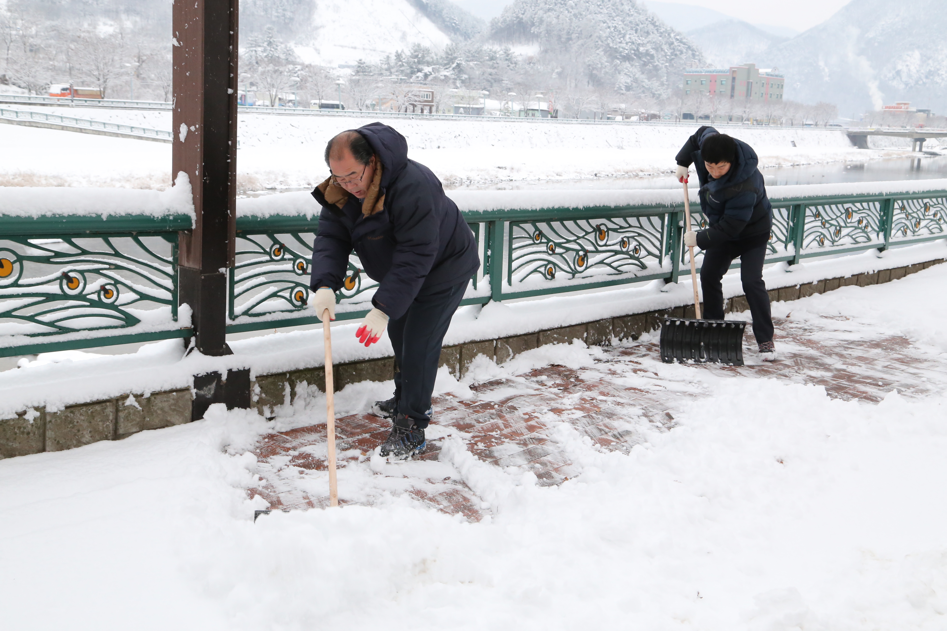2014.12.08. 공무원 제설작업