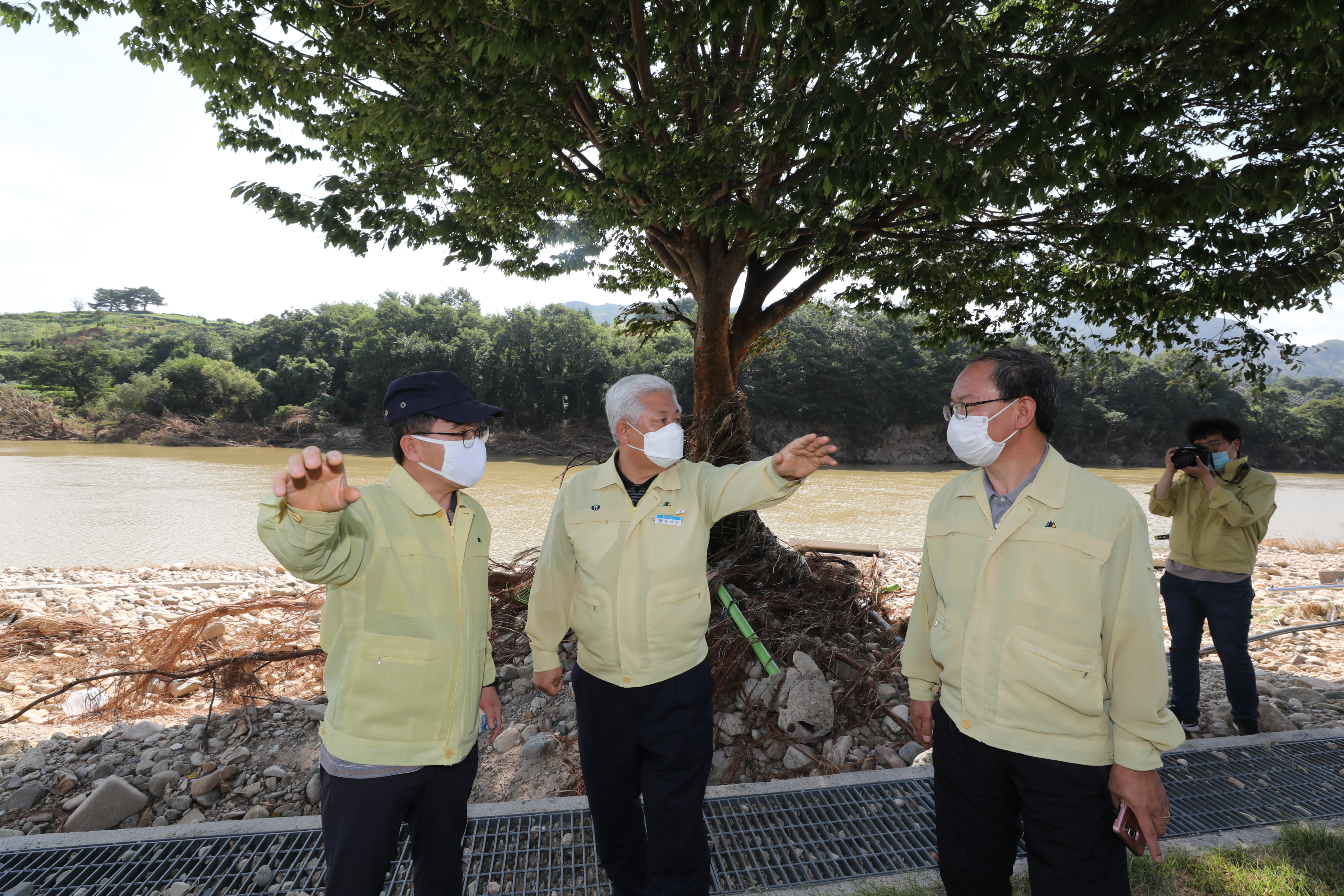 2020.08.16. 홍정기 환경부차관 용담댐 홍수조절 실패에 따른 무주군 수해피해지역 방문(부남면체육공원)