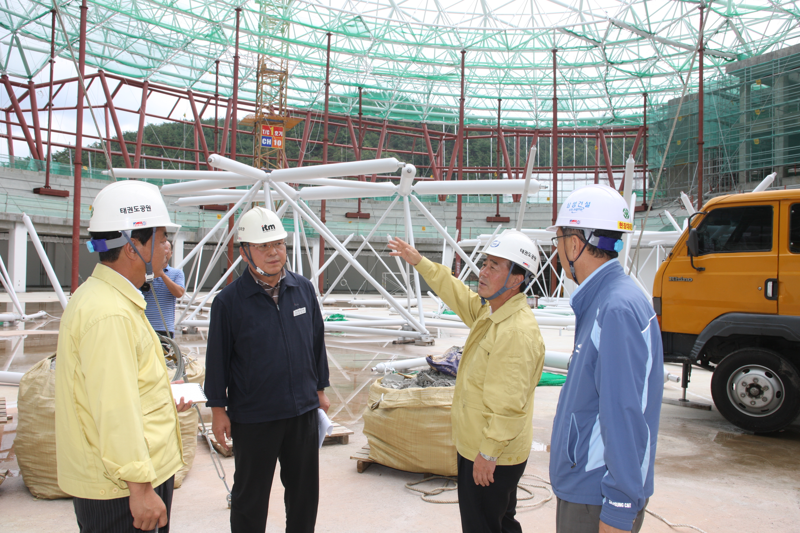 2012.08.27  홍낙표 무주군수 태권도원 방문