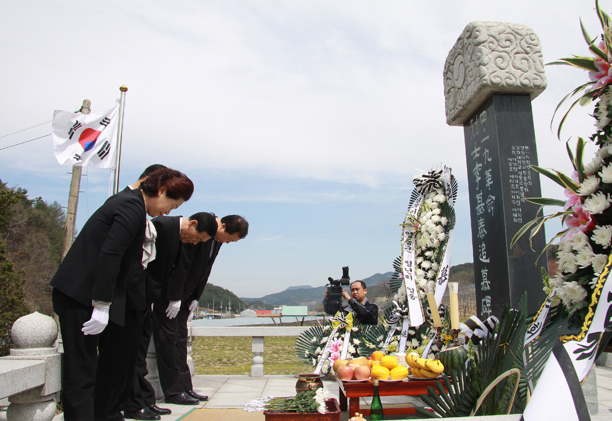 2012.04.19  4.19 혁명 이기태열사 추모식