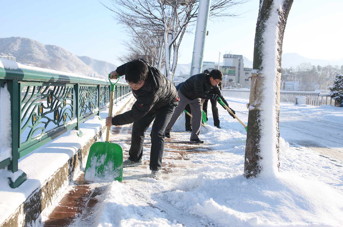 2012.12.06 무주군 공무원 제설작업