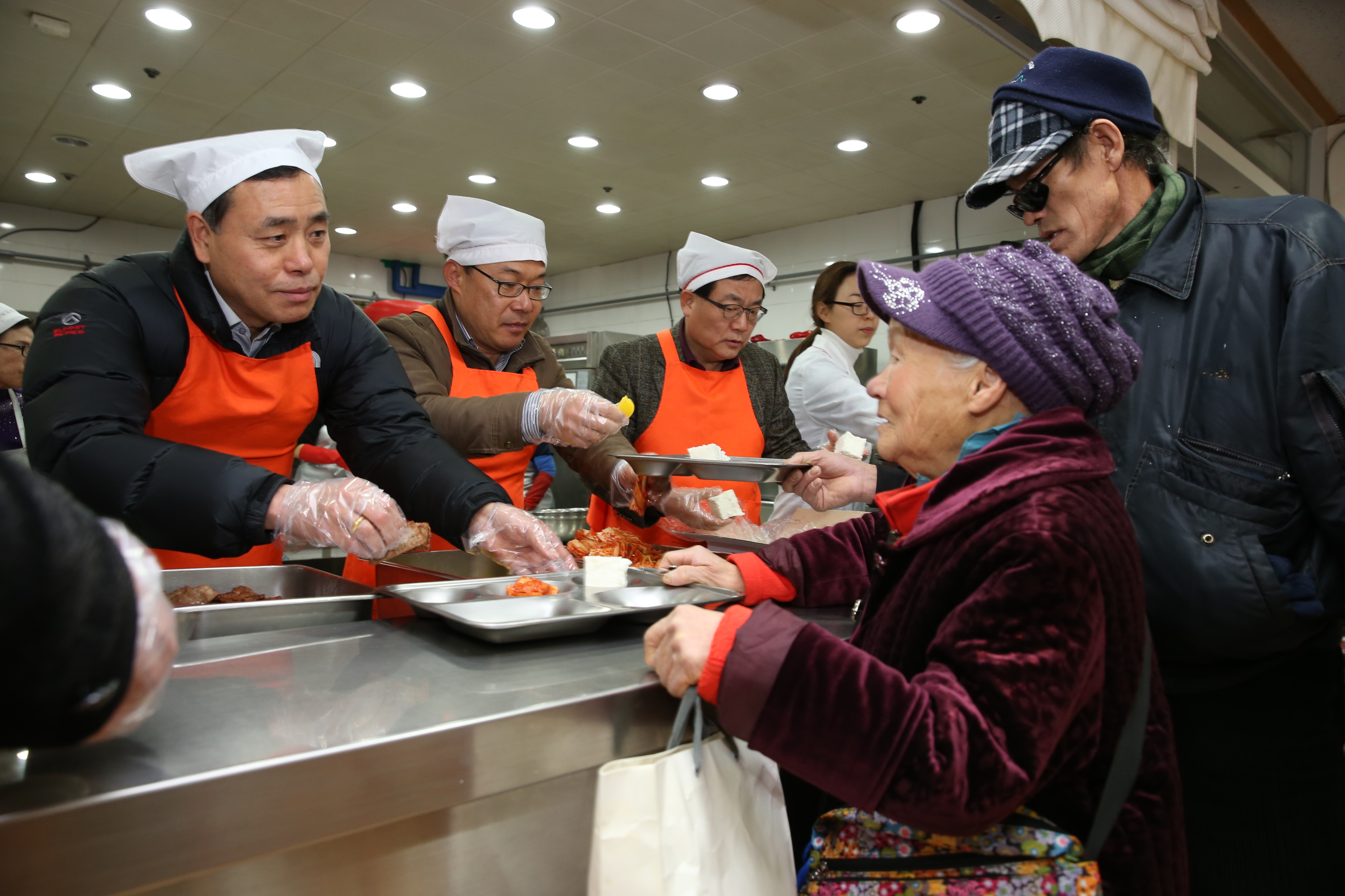 2014.12.19. 주민생활지원과 자원봉사 무주종합사회복지관 배식봉사