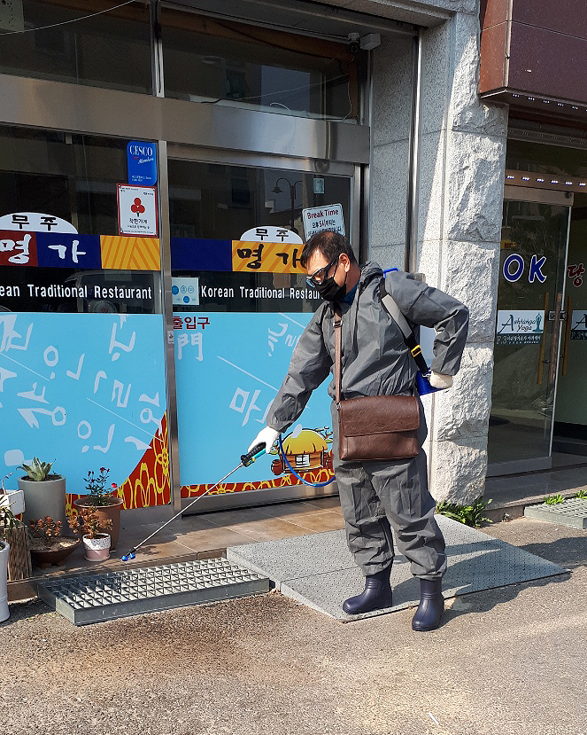 2020.04.13. 한국외식업중앙회 전북지회 무주군지부 방역단 관내 식당 방역