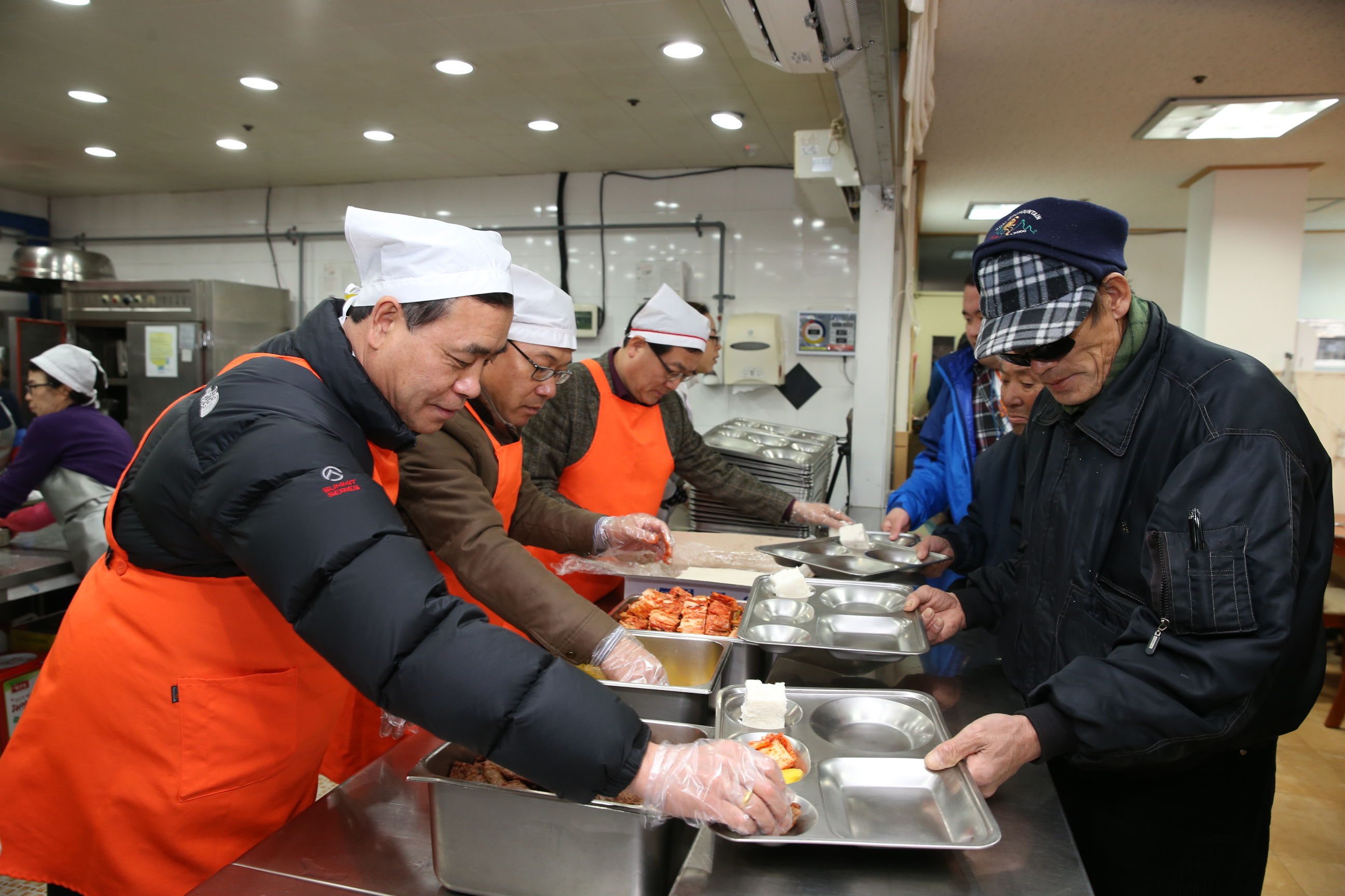 2014.12.19. 주민생활지원과 자원봉사 무주종합사회복지관 배식봉사