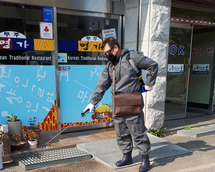 2020.04.13. 한국외식업중앙회 전북지회 무주군지부 방역단 관내 식당 방역