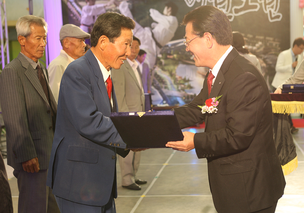 2012.10.05  제16회 노인의 날 경로잔치