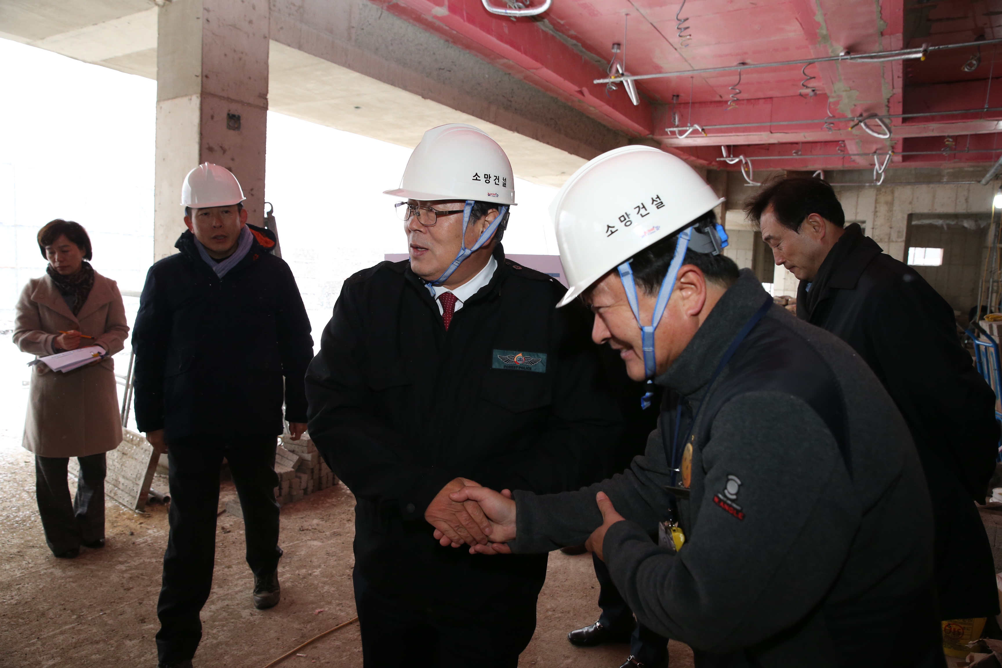 2015.12.03. 태권도원 공사현장 점검 관계자 격려