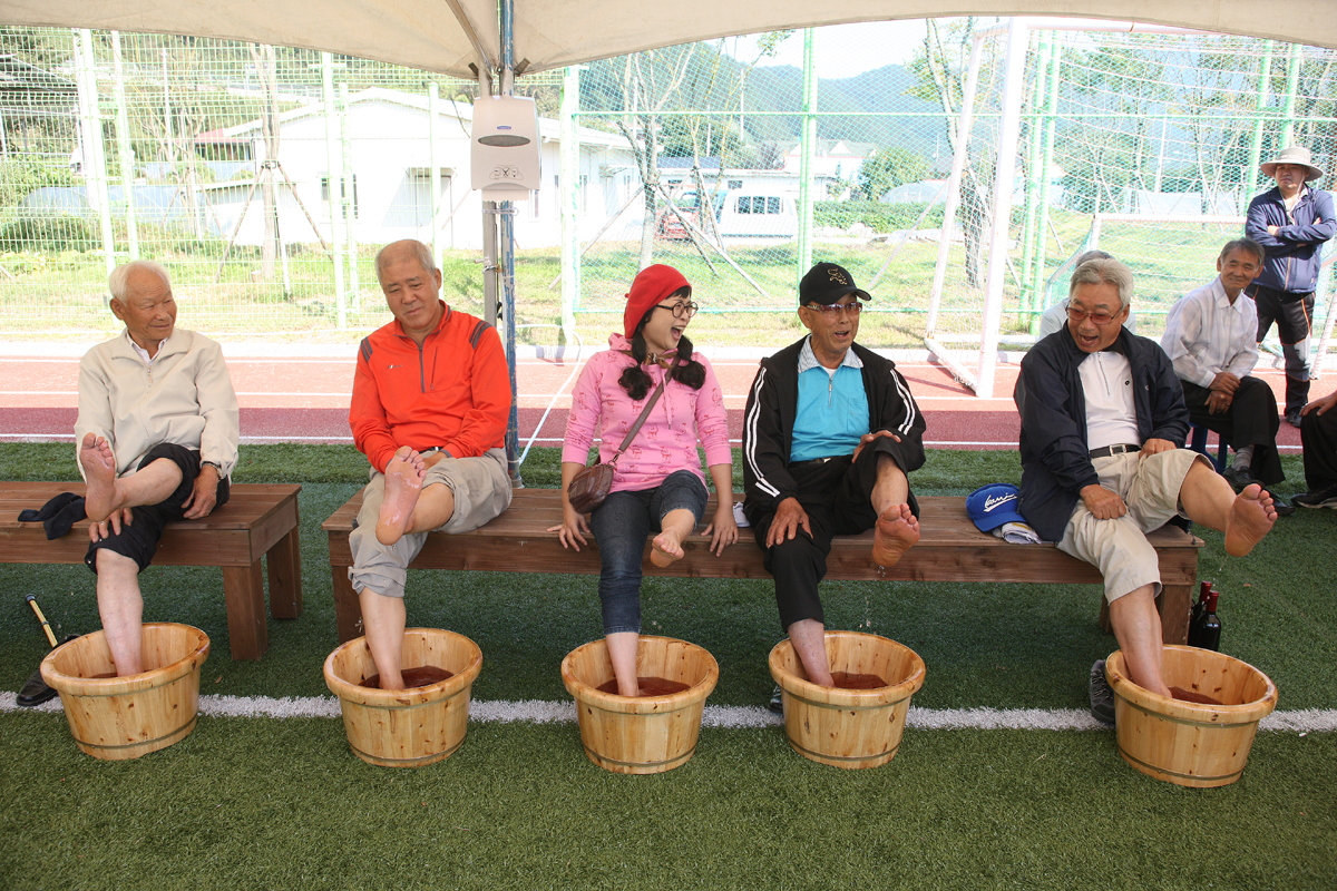2012.09.22  제22회 적상면민의 날 머루축제-머루와인 족욕체험