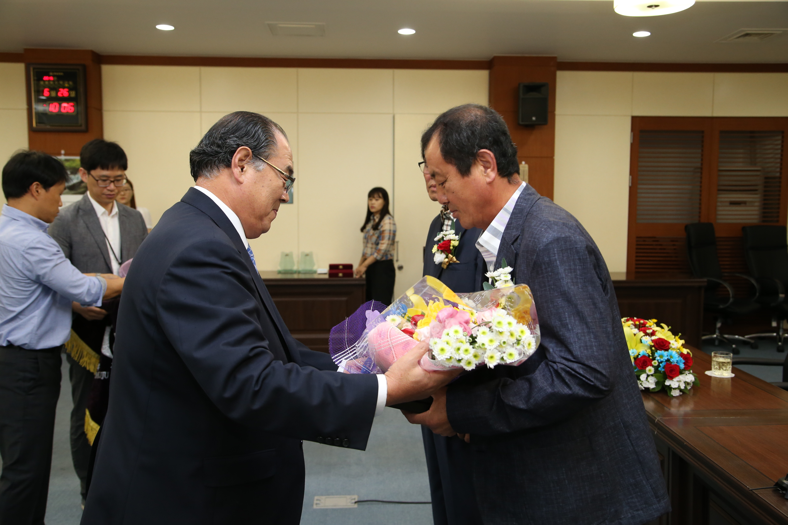 2015.06.26. 2015년도 상반기 공무원 퇴임식(박인기, 배순철, 황정수 무주군수, 정영래, 임병도)