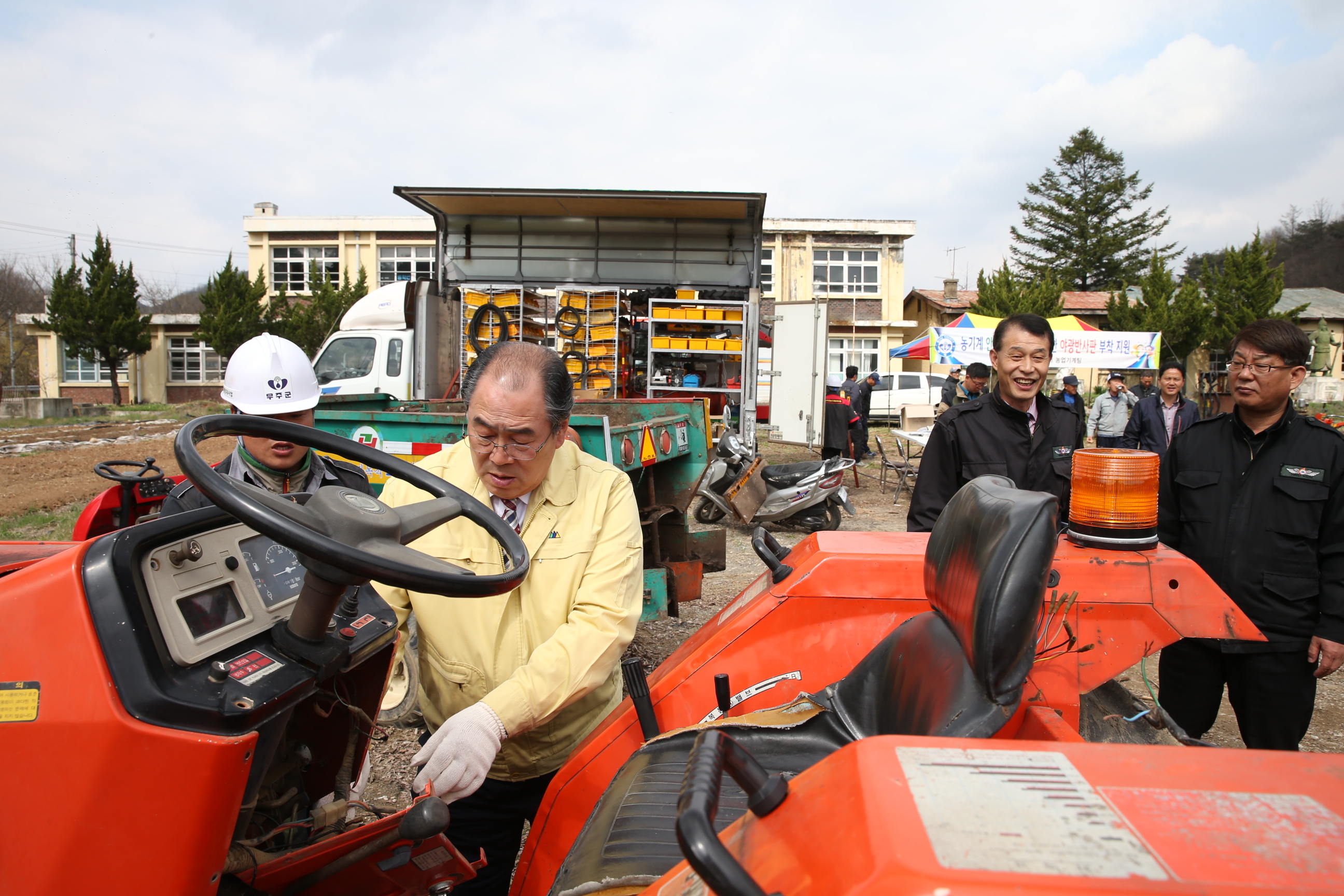 2015.04.08. 무주군 농기계 안전 표시판 부착