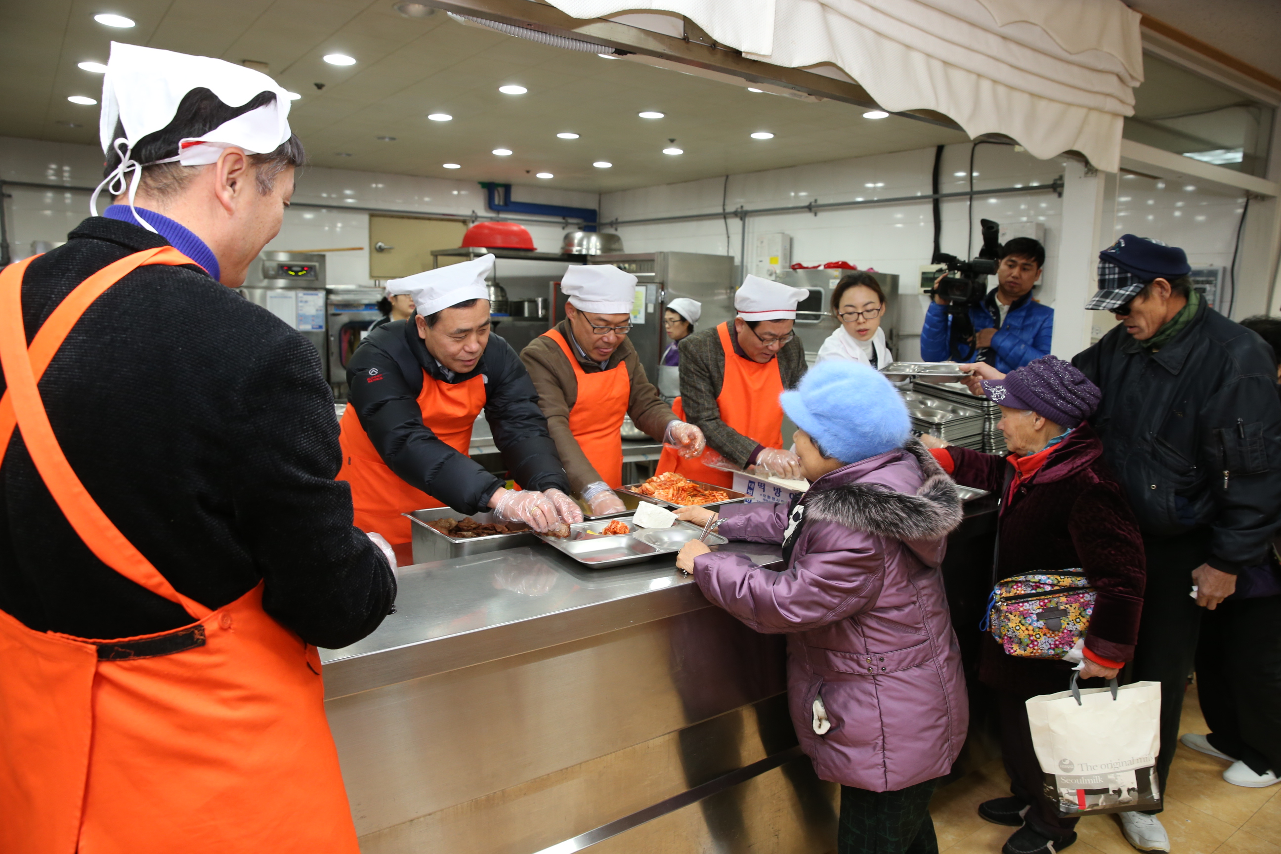 2014.12.19. 주민생활지원과 자원봉사 무주종합사회복지관 배식봉사