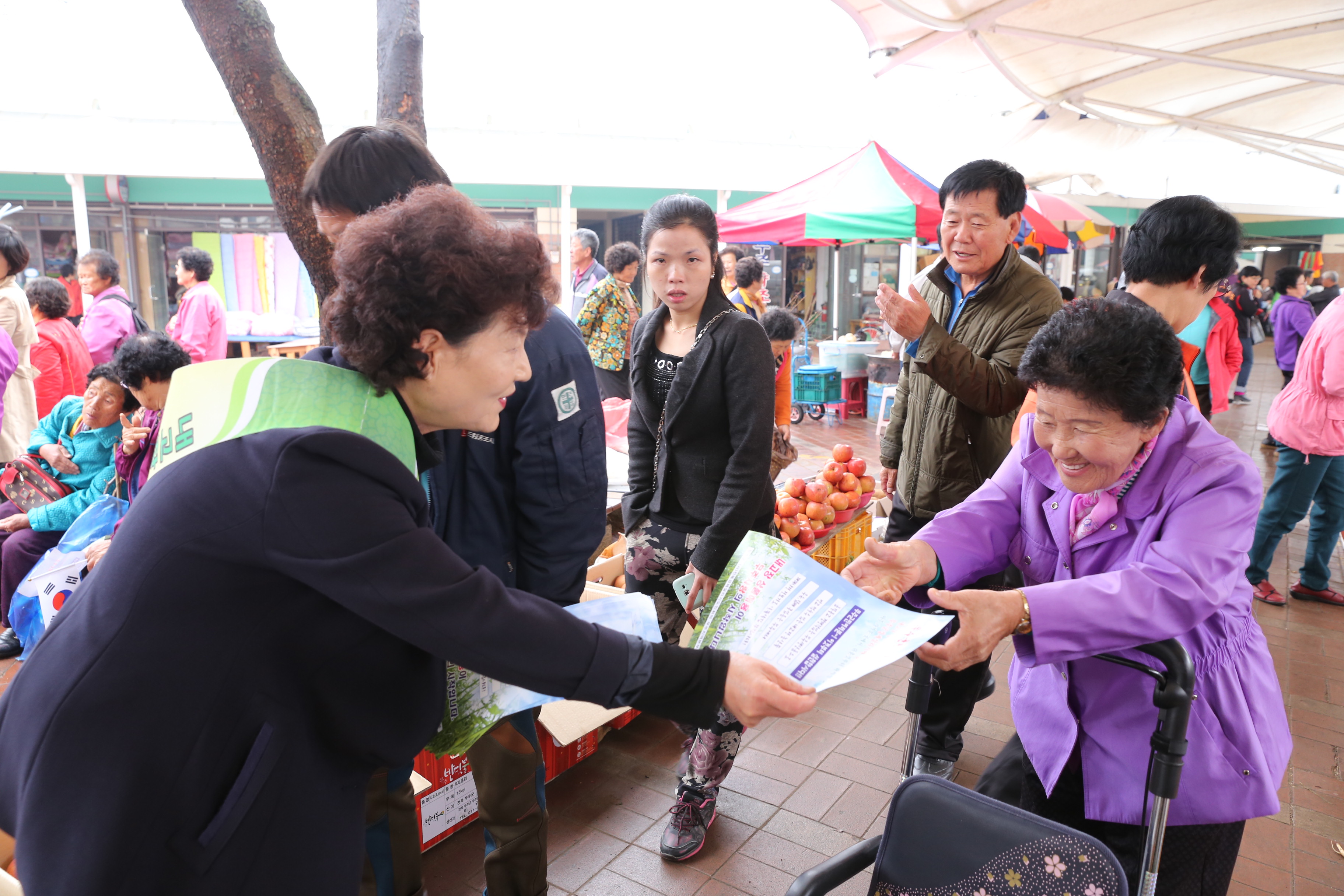 2015.04.01. 2015.04.01. 지역경제살리기 캠페인