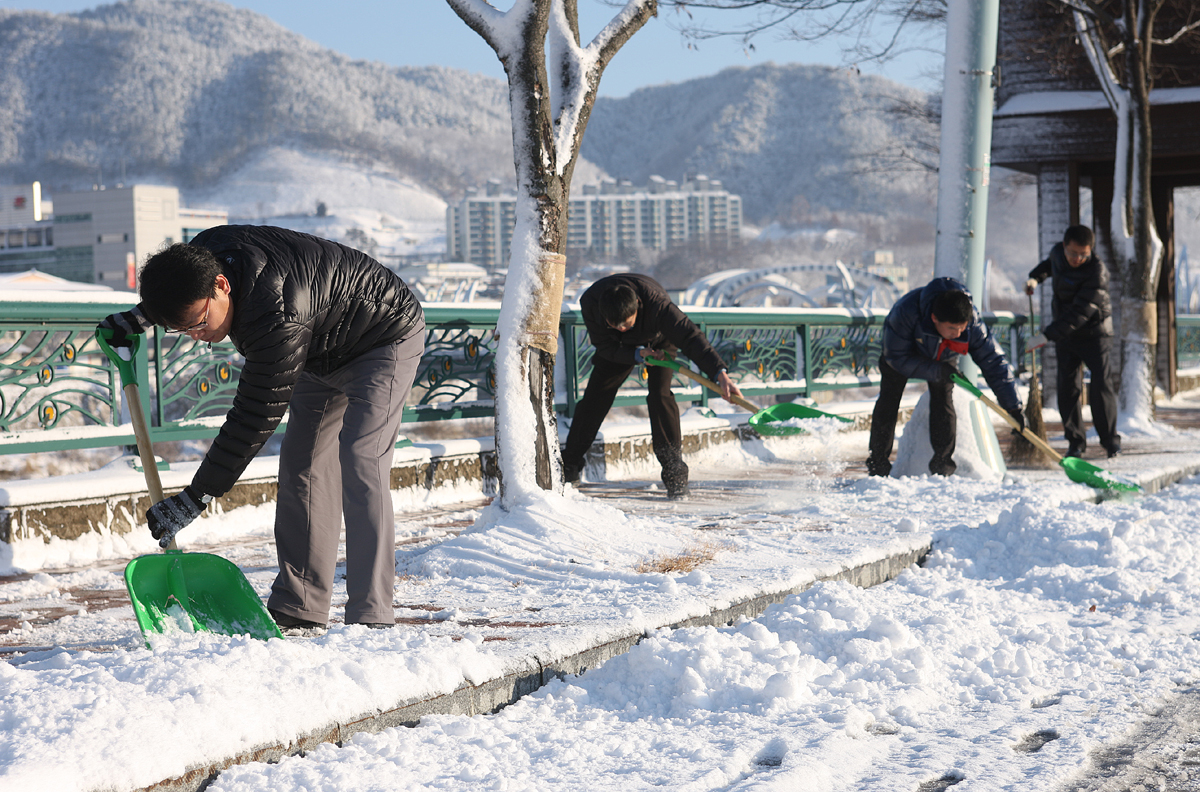 2012.12.06 무주군 공무원 제설작업